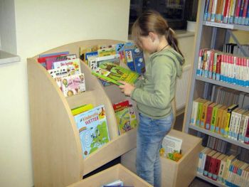 Kind in der Stadtbibliothek | Rechte: Stadt Lugau